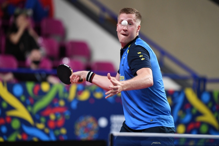 Auch für Vize-Weltmeister Mattias Falck wäre die EM fast schon in der ersten Runde beendet gewesen. Gegen Pavel Platonov zog er seinen Kopf in letzter Sekunde noch aus der Schlinge. (©ETTU)