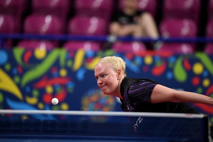 Georgina Pota hingegen kam über die erste Runde nicht hinaus, auch wenn sie den Ball mit ihrem Blick zu beschwören schien. Sie scheiterte ohne Satzgewinn an Andrea Todorovic. (©ETTU)