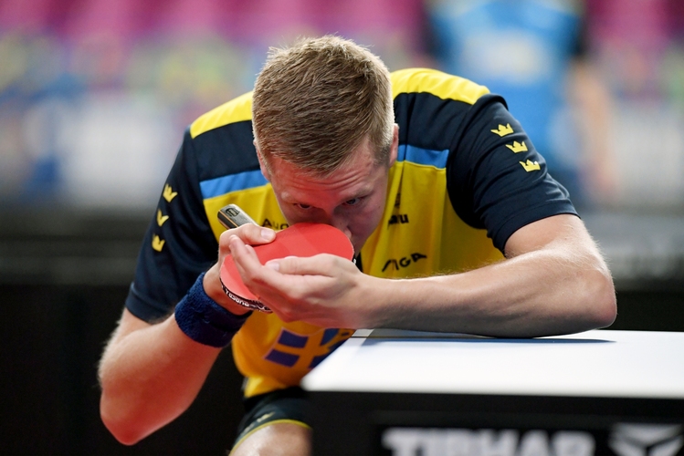 Der topgesetzte Mattias Falck beschwor den Ball und zog gegen Abdullah Yigenler ins Achtelfinale ein. (©ETTU)