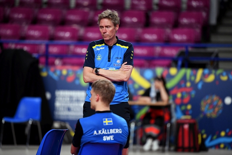 Und Schwedens Nationaltrainer Jörgen Persson musste Aufbauarbeit leisten. (©ETTU)