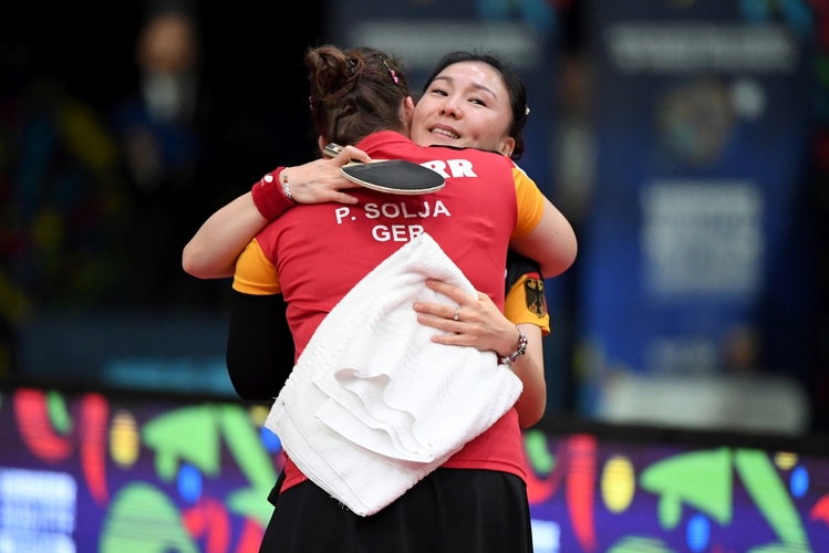 Shan war die erste Gratulantin. (©ETTU)