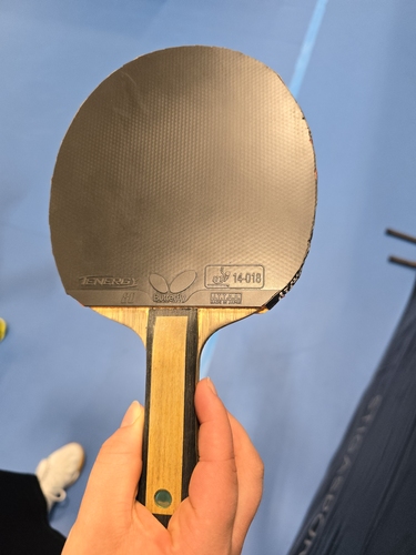 Auf der anderen Schlägerseite setzt die JEM-Bronzegewinnerin im Team und Doppel auf den Tenergy 80. (©Gohlke)