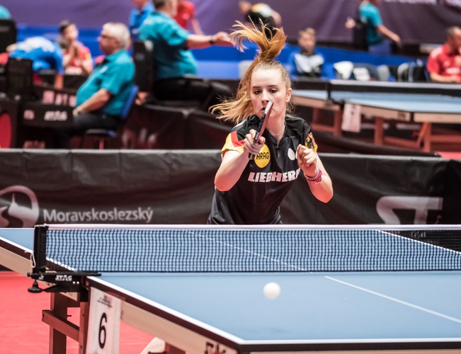 Ihre ein Jahr jüngere Teamkameradin Sophia Klee begann ebenfalls im Alter von fünf Jahren mit dem Tischtennisspielen. Pro Tag legt sie aktuell eine bis zwei Trainingseinheiten ein. (©Gohlke)