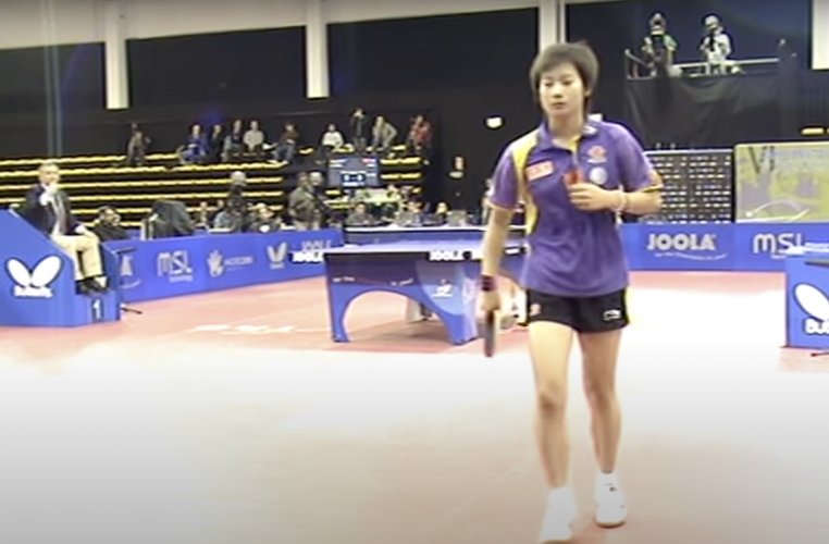  Cao Lisi: Die Chinesin Cao Lisi setzte sich im Finale der Jugend-WM 2008 für die damals noch für Deutschland startende Amelie Solja durch. Und das war nicht ihr erster, bzw. letzter Auftritt bei den Jugend-Weltmeisterschaften. Bereits im Jahr 2005 hatte sie in Linz ihr Glück versucht und zur Goldmedaille des chinesischen Mädchenteams beigetragen. Im Jahr 2009 versuchte Cao, ihren Erfolg bei der Jugend-WM in Cartagena zu wiederholen und holte Bronze. In den Erwachsenenbereich ist sie international allerdings nie eingestiegen. (YouTube/AmyTennis)