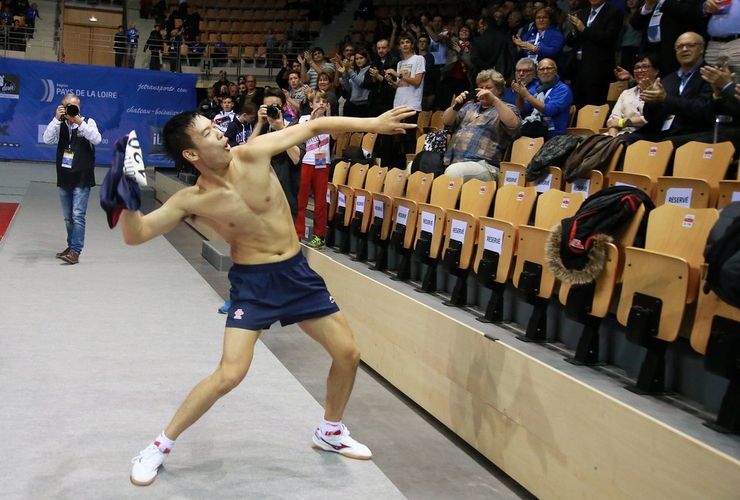  Liu Dingshuo: 2015 setzte sich der Chinese Liu Dingshuo bei der Jugend-WM in Frankreich in Szene, indem er sich im Einzelfinale gegen Xue Fei durchsetzte. Im Erwachsenenbereich feierte Liu bereits im Jahr 2014 einen Erfolg bei den Brazil Open, seitdem lassen die ganz großen Erfolge auf sich warten. Aktuell wird Liu auf Rang 52 der Weltrangliste geführt, seine Bestmarke liegt zehn Plätze weiter oben. In der Super League spielt er in dieser Saison im Team von Ma Long, Shandong Luneng, das sich den Titel sichern konnte. (©ITTF)