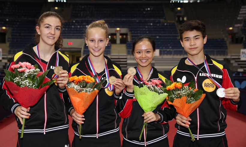 Alle vier deutschen Medaillengewinner dieser Jugend-EM noch einmal auf einem Foto festgehalten: Jennie Wolf, Luisa Säger, Yuan Wan und Jannik Xu. (©Steinbrenner)