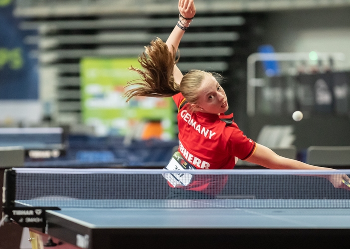 Nun war Josephina Neumann an der Reihe. Sie streckte sich gegen Leana Hochart leider vergeblich und verlor in knappen Sätzen mit 0:3. (©Gohlke)