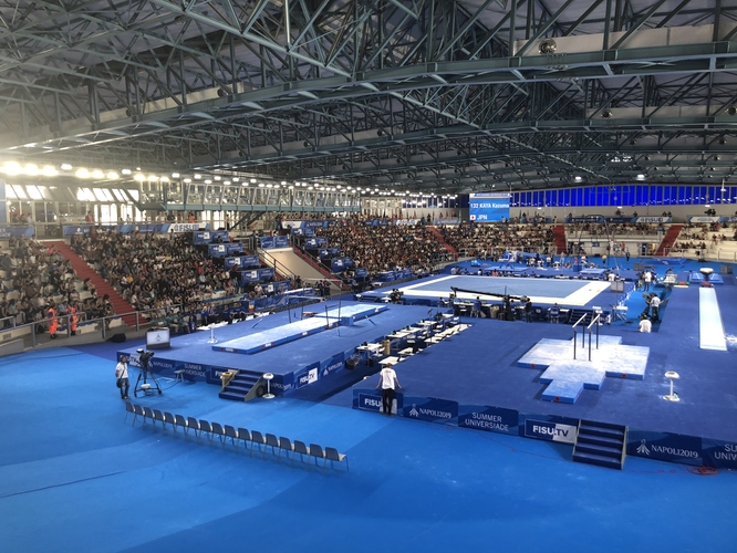 Hier und da ist sogar ein Blick in andere Sporthallen möglich. (©Wehking)
