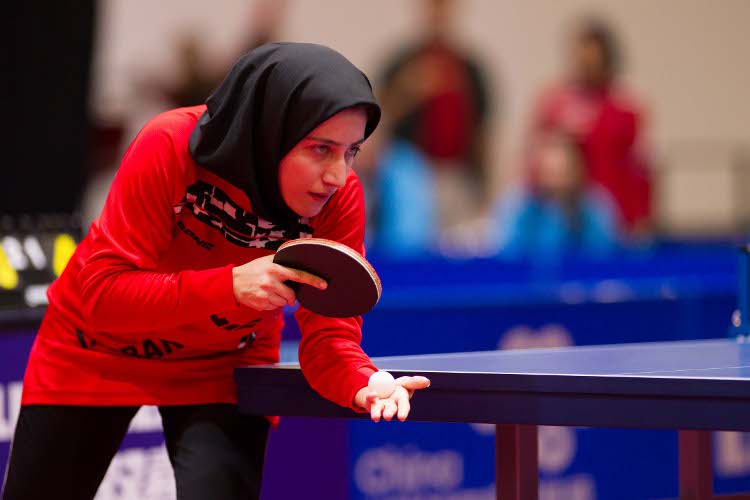 Neda Shahsavari schlägt für den Iran auf. (@ Roscher)