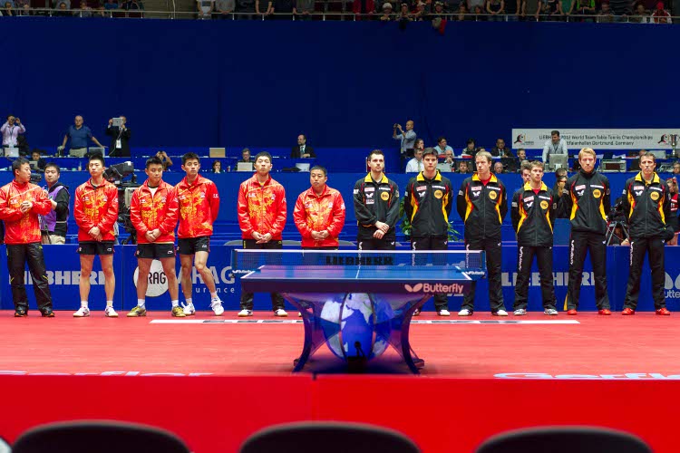 Die Vorstellung der Teams aus China und Deutschland. (@ Roscher)
