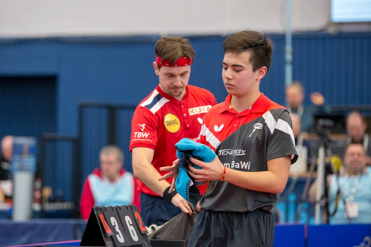 Mit Spannung war das Spiel zwischen Timo Boll und Kay Stumper erwartet worden - das erste Aufeinandertreffen der beiden überhaupt. Das war nach vier Sätzen beendet, Boll ohne große Mühne in Runde zwei. (©Thomas) 
