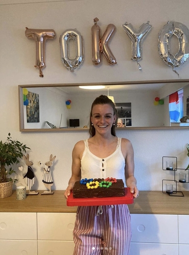 Auch für Sarah de Nutte wurde zur Feier des Tages gebacken. (©Instagram/Sarah de Nutte)