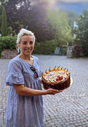 Die Südtirolerin feierte die Qualifikation mit einem thematisch passenden Kuchen. (©Instagram/Debora Vivarelli)