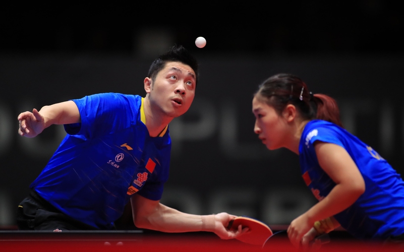 Einen Titelverteidiger gibt es in dieser Disziplin noch nicht, aber diese beiden sind ganz heiße Titelanwärter: die amtierenden Weltmeister Xu Xin und Liu Shiwen (©ITTF)