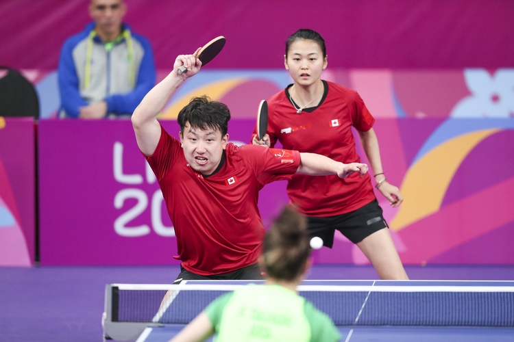 So ist es übrigens auch bei den Kanadiern. Eugene Wang hatte sich den Einzelstartplatz schon erkämpft, ließ hier aber seinem jüngeren Landsmann Jeremy Hazin den Vortritt und konzentriert sich damit nur auf das Mixed an der Seite von Zhang Mo (©ITTF)