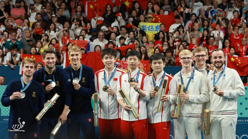 Die Schweden hatten sich allerdings teuer verkauft und alle drei Spiele mit 2:3 verloren. Auf dem Siegerpodest konnten alle wieder lächeln (©ITTF)