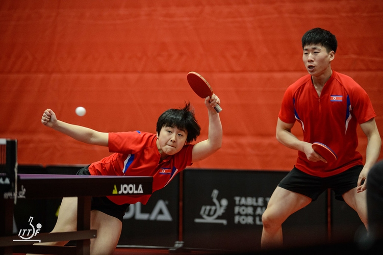 Ihre Nachbarn aus Nordkorea sind dagegen wie immer schwer einzuschätzen. Kim Kum Yong und Ri Jong Sik ergatterten ihr Ticket für Paris beim Welt-Qualifikationsturnier im ersten Anlauf, ansonsten machten sich die Nordkoreaner auch diesmal rar bei internationalen Turnieren (©ITTF)