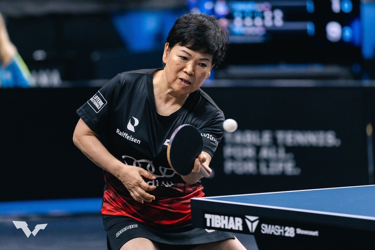 Xialian Ni wird ihren in Tokio aufgestellten Rekord als älteste Tischtennis-Olympionikin selbst überbieten. Die Luxemburgerin feiert am 4. Juli ihren 61. Geburtstag und fährt wenig später zum sechsten Mal für Luxemburg zu den Olympischen Spielen (©ITTF)