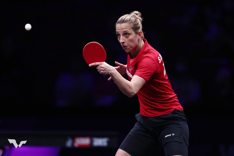 Traditionell an ihrer Seite: Elizabeta Samara, die in Paris sowohl im Einzel- als auch Teamwettbewerb spielt (©ITTF)