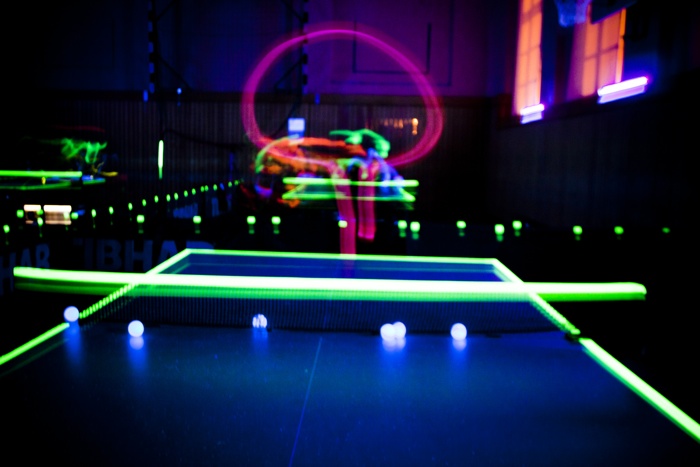 Blacklight Table Tennis in Leipzig (www.black-tt.de, © Ina Wildführ)