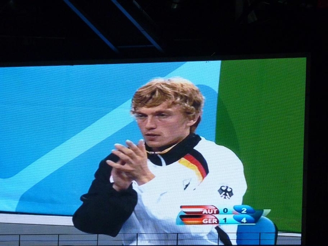 Auch als Betreuer im chinesischen TV: Lennart Wehking an der Box von Hermann Mühlbach (© privat)