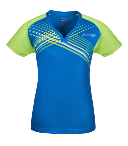 Sehr elegant ist auch die Damen-Ausgabe des Shirts, hier in blau zu sehen. Die taillierte Schnittform mit kurzen Ärmeln sorgt für optimalen Tragekomfort. Weitere Infos unter: www.donic.com (©DONIC)