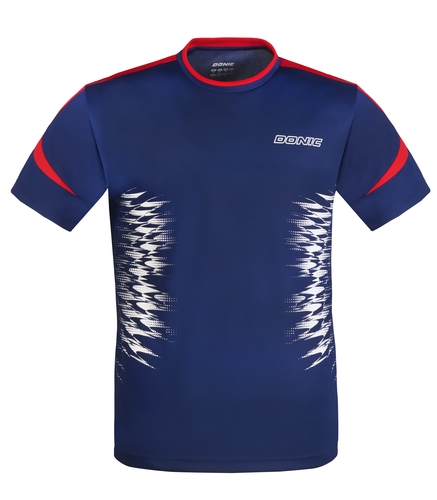 Eine ideale Ergänzung zum Polo-Shirt AIRFLEX ist das T-Shirt LEVEL, das genauso mit seitlichem Print daherkommt. Hier ist die marineblaue Version ist zu sehen. Weitere Infos unter: www.donic.com (©DONIC)