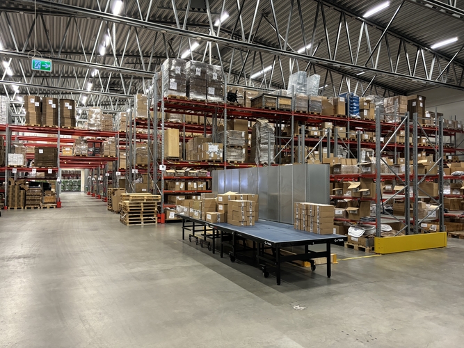 Die Logistik verteilt sich insgesamt auf eine Fläche von 13.000 Quadratmetern. (©myTT) 