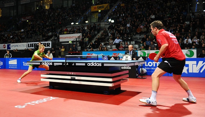 Beim Stand von 2:2 trifft Jan-Ove Waldner (46) auf Philipp Floritz (20). (@ Roscher)