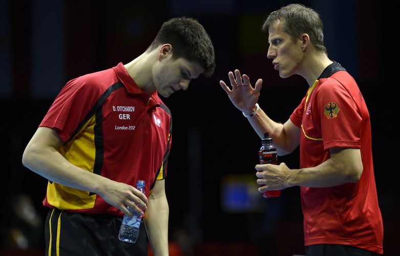 Bronzemedaillengewinner Jörg Roßkopf coached Dimitrij Ovtcharov zur eigenen Bronzemedaille (©dpa picture alliance)