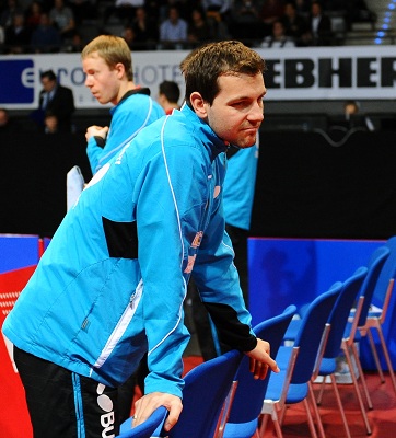 Timo Boll hätte jetzt lieber selbst den Schläger in die Hand genommen. (@ Roscher) 