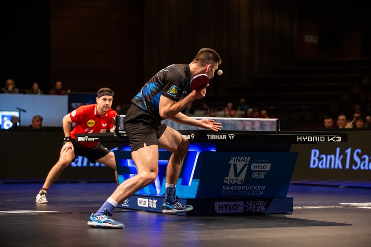 Borussia Düsseldorfs Timo Boll (links) und Frane Kojic vom TTC Wiener Neustadt bestritten das Auftaktmatch des Final Four in Saarbrücken (©Gohlke)