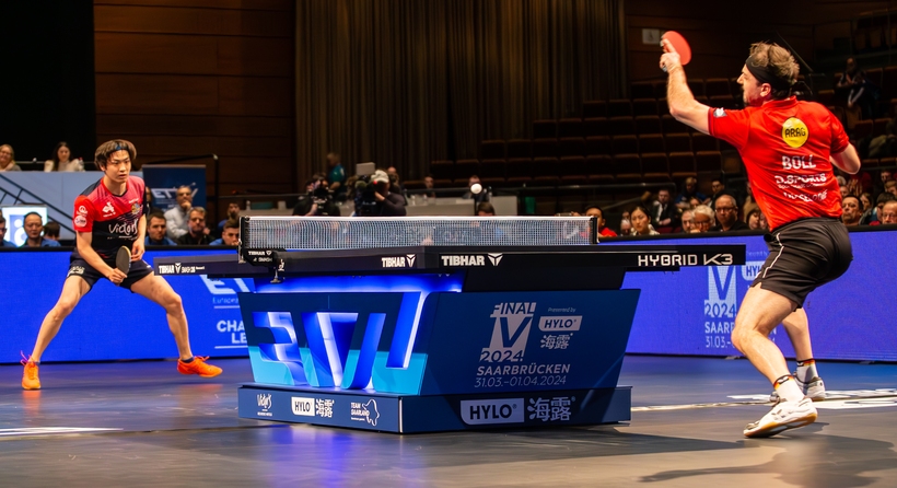 Yuto Muramatsu (links) hätte es schon richten können, doch Timo Boll hielt dagegen (©Gohlke)
