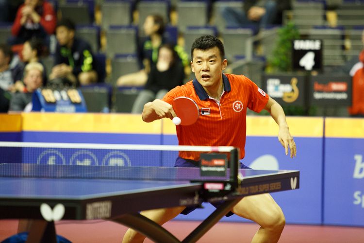 Tang Peng kann sich auf seinen Rückhandblock verlassen und kann häufig mit Schuss und Kontern punkten (©Fabig)