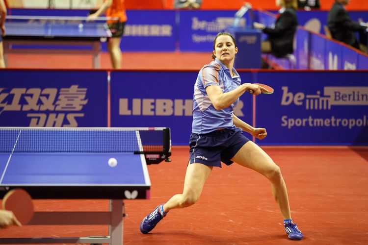 Sabine Winter ist sehr schnell auf den Beinen und hat einen krachenden Vorhand-Topspin im Repertoire (©Fabig)