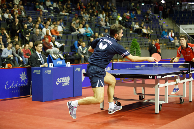 Panagiotis Gionis ist Abwehrspieler, besonders effektiv sind allerdings seine überraschenden Angriffe. Wenn er einen Vorhand-Topspin zieht, kommt der Ball oft nicht mehr zurück (©Fabig)