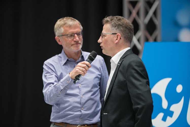 ZDF-Sportmoderator Norbert König moderierte das Finale und interviewte unter anderem DTTB-Chef Michael Geiger. (©Fabig)