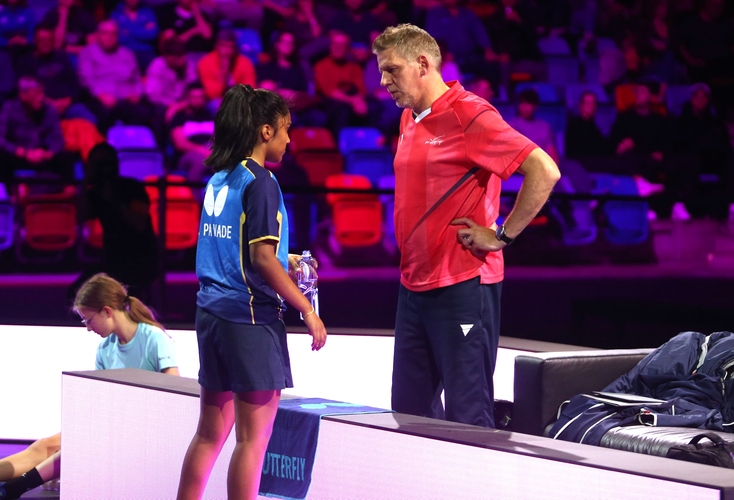 Die französischen Damen, wie Prithika Pavade, werden von Damen-Nationaltrainer Ludovic Remy betreut. In Frankfurt führte er seine Spielerin zum Sieg gegen Cheng I-Ching (©Gohlke)