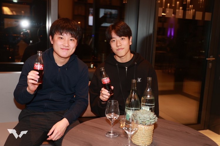 Prost sagten auch Tomokazu Harimoto und Hiroto Shinozuka (©ITTF)