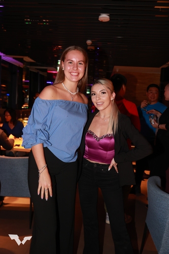Am Sonntag standen sie sich als Gegnerinnen am Tisch gegenüber, bei der Players' Party posierten sie Seite an Seite: Annett Kaufmann und Bernadette Szöcs (©ITTF)