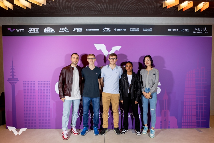 Team Frankreich präsentierte sich geschlossen: Simon Gauzy, Felix Lebrun, Alexis Lebrun, Prithika Pavade und Jia Nan Yuan (©ITTF)