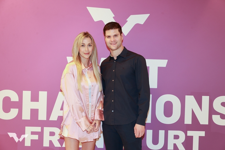 Dimitrij Ovtcharov kam mit Ehefrau Jenny zur Party (©ITTF)