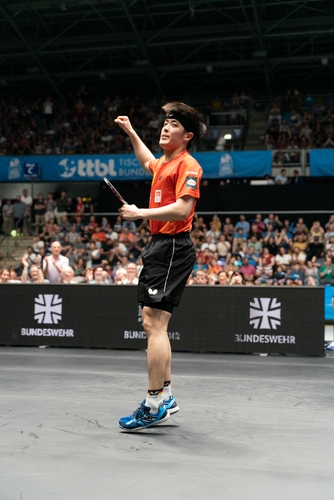 Qiu beschert seinem Kollegen Boll noch ein letztes Spiel in der Arena (©Fabig)