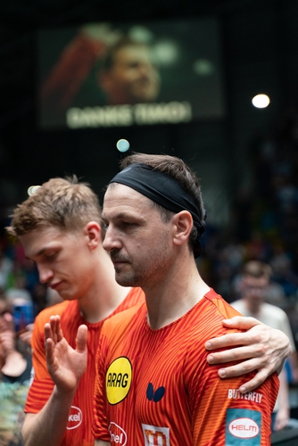Tröstende Geste von Anton Källberg, der sich ein schöneres Karriereende für seinen Doppelpartner gewünscht hätte (©Fabig)