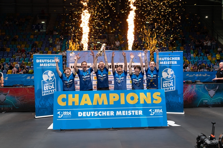 Dafür hatte sich Ochsenhausen den Pokal redlich verdient (©Fabig)
