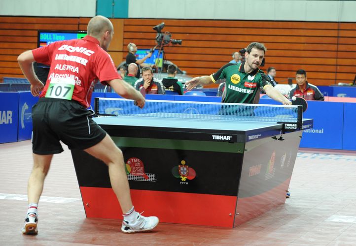 Bühne frei für Deutschlands Herren: Im ersten Gruppenspiel trafen Timo Boll und Co. auf Österreich (©Stosik)