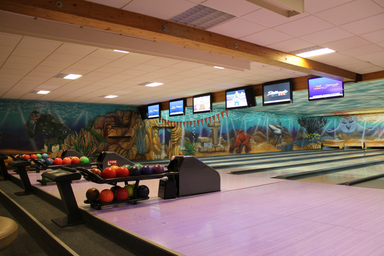 Denn hier warten ein paar ansehnliche Kegel- und Bowlingbahnen auf Besucher (©Hu)