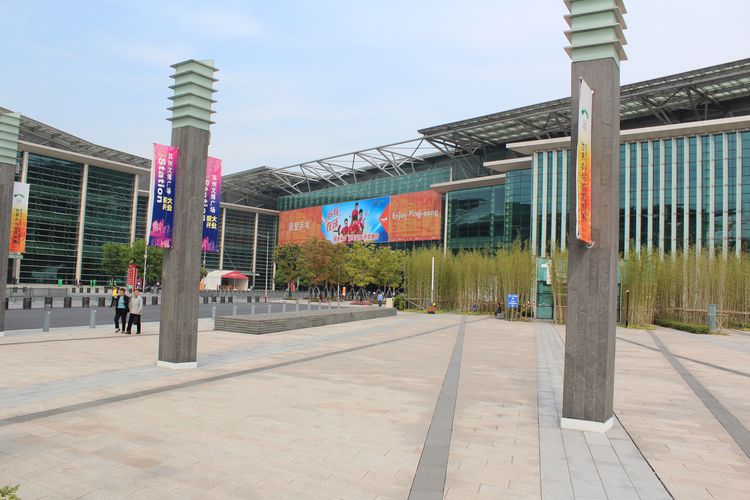 Und dann kann es ins Suzhou International Expo Centre gehen, einem weitläufigen Messegelände (©Schäbitz)