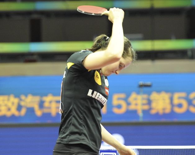 Sabine Winter musste sich später auch im Einzel gegen die Weltranligstenvierte Feng Tianwei verabschieden… (©Stosik)
