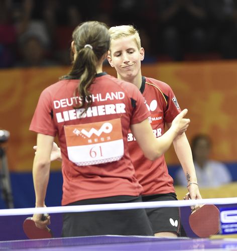 …unterlagen den Japanerinnen Ai Fukuhara und Misako Wakamiya. (©Stosik)